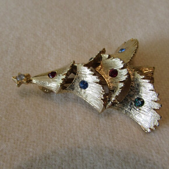 Vintage 1960s JJ (The Jonette Jewelry Company) Christmas Tree Pin - Picture 4 of 15